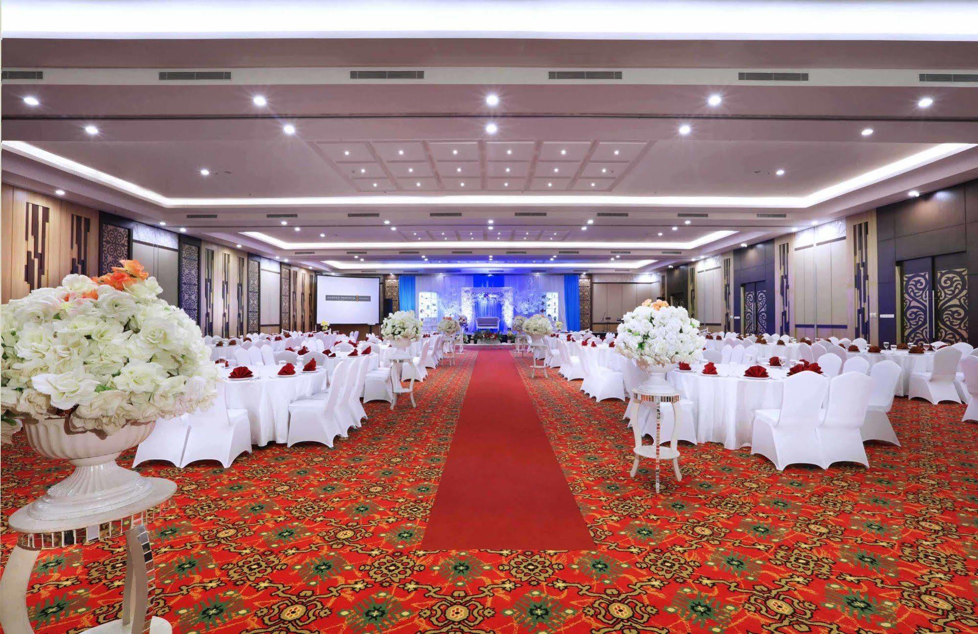ฮาร์เพอร์ เปรินติส บาย แอสตัน Hotel มากาซาร์ ภายนอก รูปภาพ
