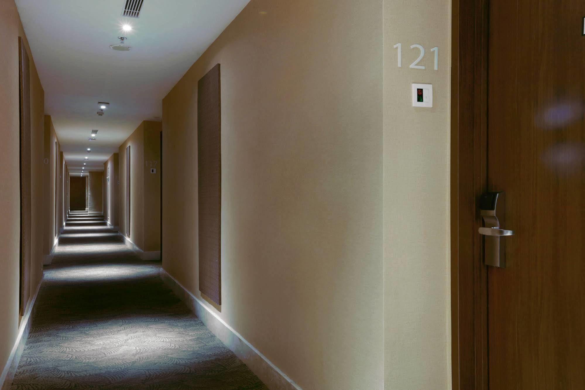 ฮาร์เพอร์ เปรินติส บาย แอสตัน Hotel มากาซาร์ ภายนอก รูปภาพ