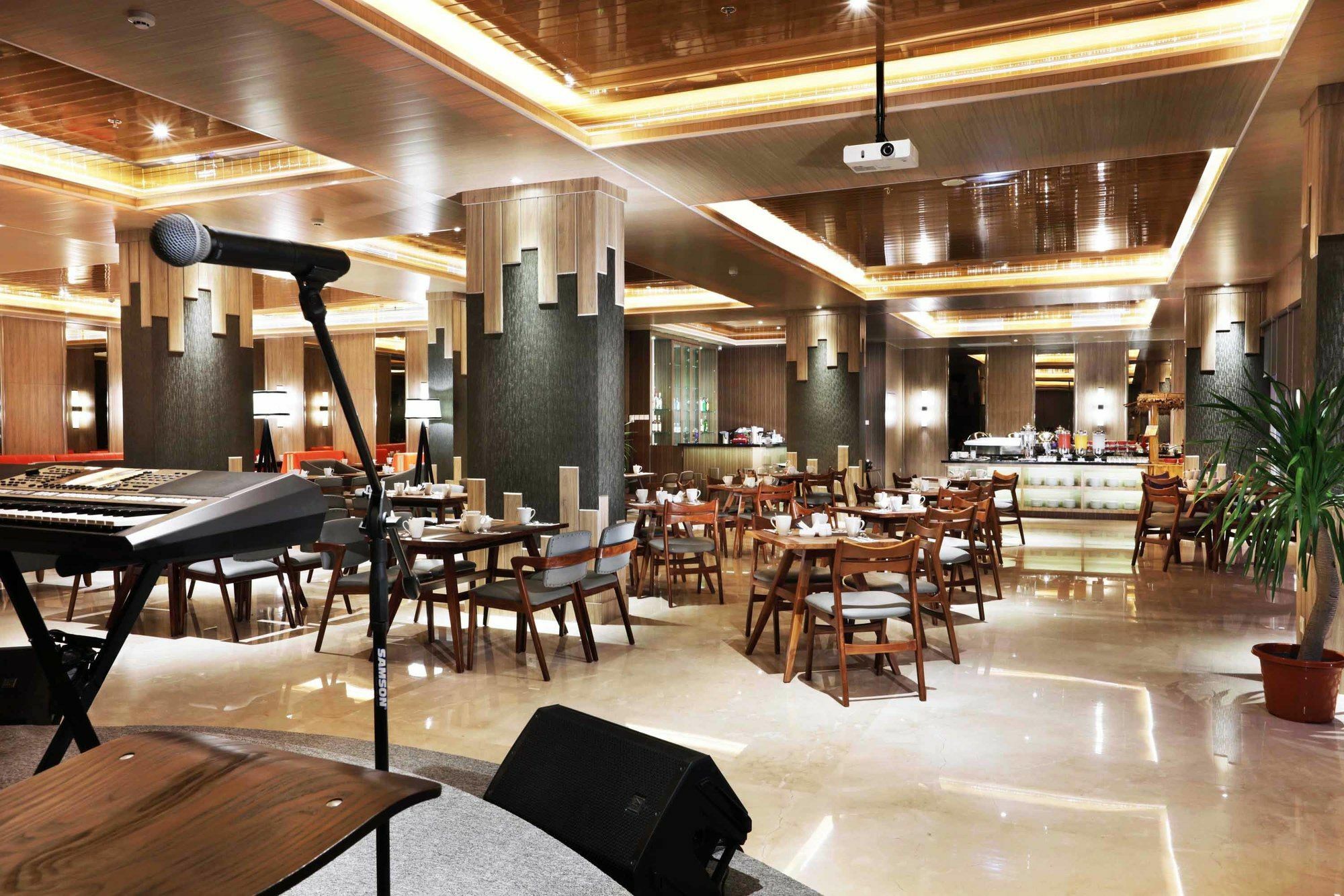 ฮาร์เพอร์ เปรินติส บาย แอสตัน Hotel มากาซาร์ ภายนอก รูปภาพ